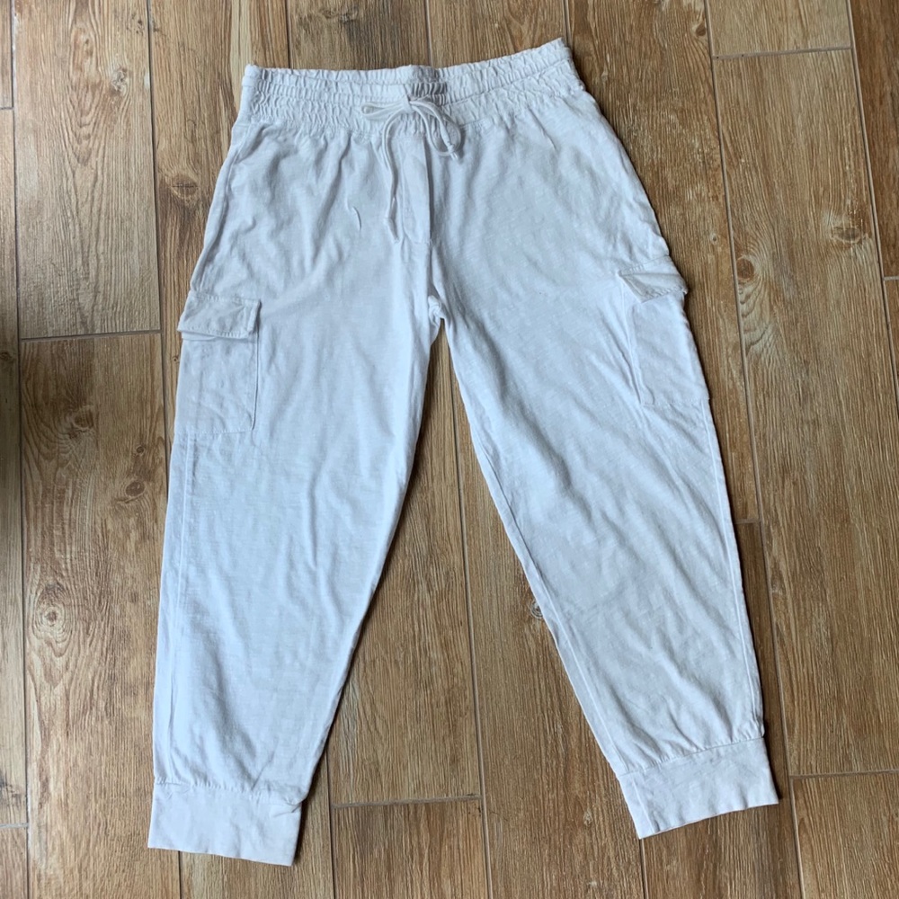 NWOT Almost Famous White Cropped Joggers Sz M